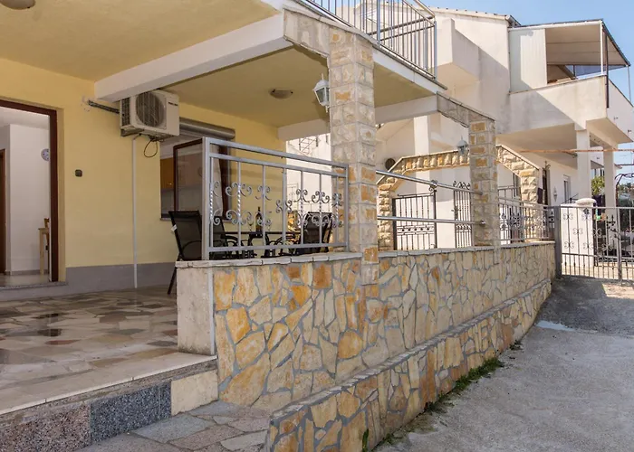 Carera * Трогір