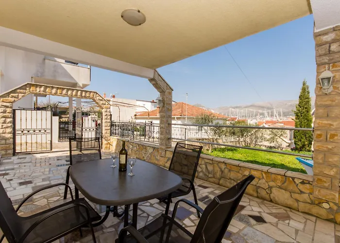 Carera Апартаменты Трогир