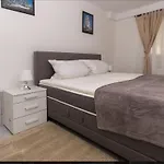 Carera * 特罗吉尔